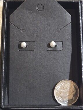 NWOT Fashion earrings Faux Mini Pearl